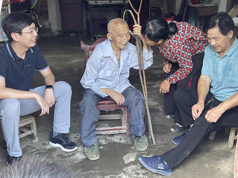 區(qū)人大代表、集團副總馮小龍走訪潘塘福利院為老人送關懷